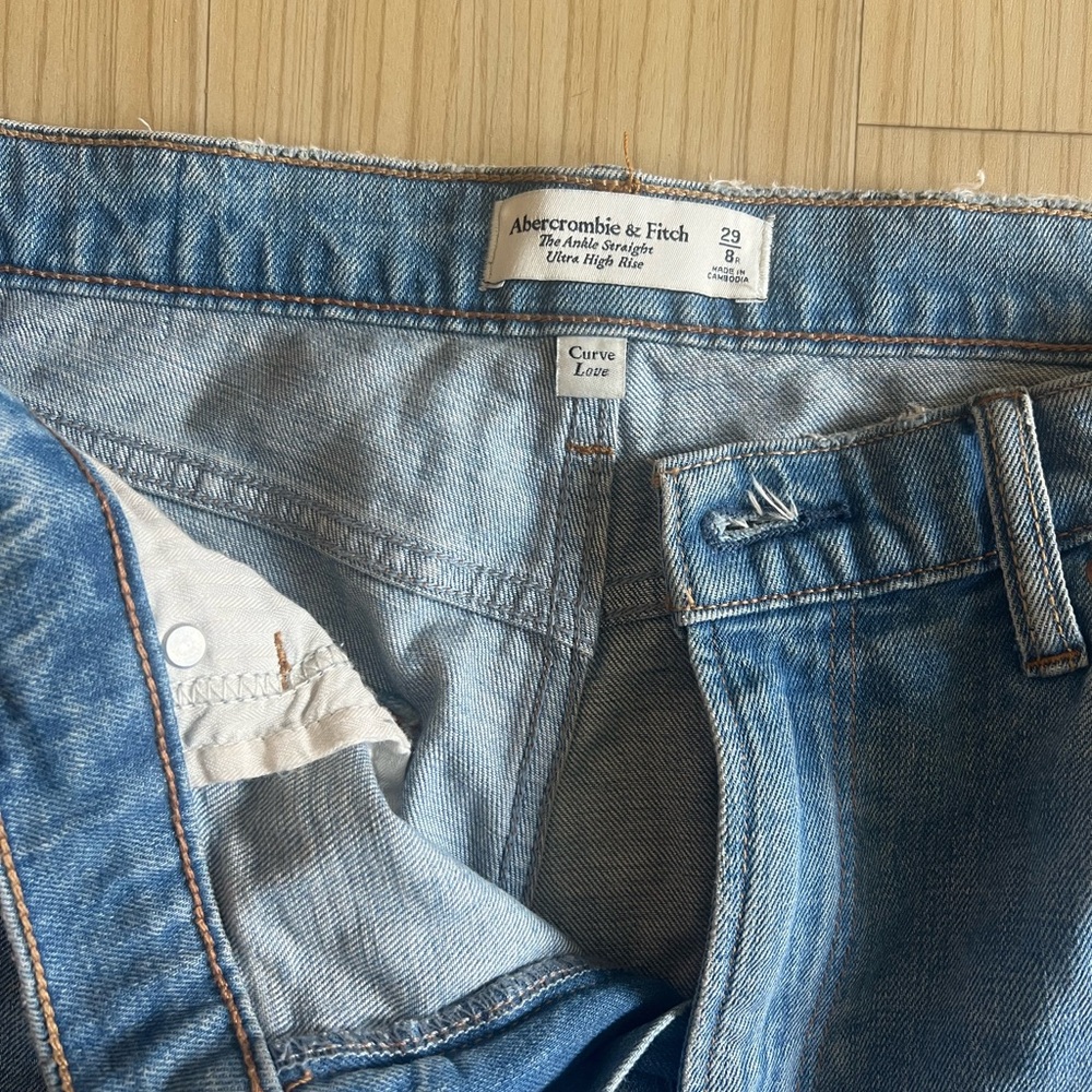 Abercrombie & Fitch Women’s Curve Love Jeans